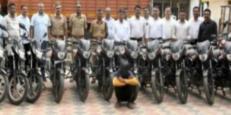 ज्या शोरुममध्ये काम करायचा तेथूनच लांबविल्या नव्याकोऱ्या 30 दुचाक्या ; 26 दुचाक्यांसह चोरटा ताब्यात