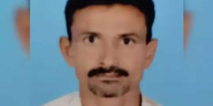 धक्कादायक ! शिरसोलीच्या तरुणाने गावातील स्मशानभूमीत शर्टाच्या सहाय्याने घेतला गळफास