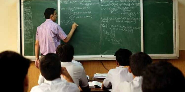 राज्यातील १० हजार ९० शिक्षकांच्या बदल्या