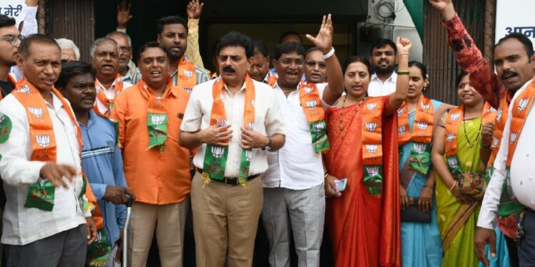 भुसावळ ठाकरे गटाला मोठं खिंडार ; शेकडो पदाधिकाऱ्यांनी केला भाजपात प्रवेश