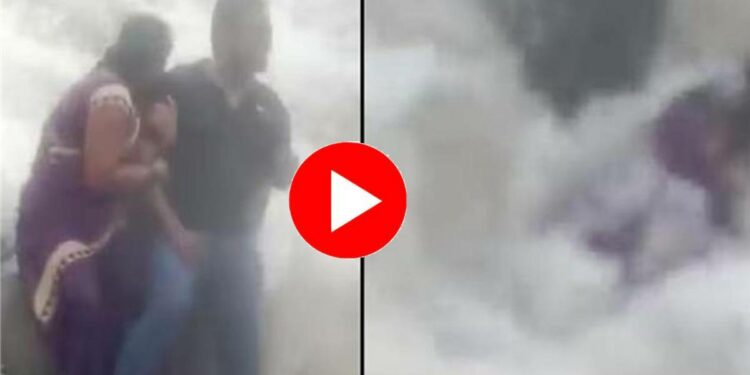 फोटोचा नाद जीवावर बेतला ; समुद्राच्या लाटांमध्ये पत्नी गेली वाहून.. थरकाप उडवणारा VIDEO पहा