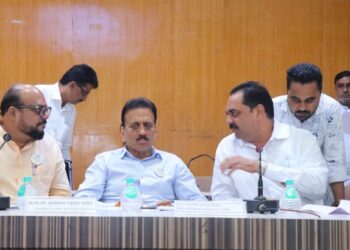 कृषीसह विविध खात्यांच्या आढावा बैठकीत जळगावातील तिन्ही मंत्र्यांनी दिलेत ‘हे’ निर्देश