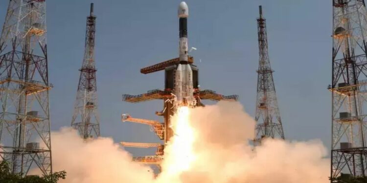 भारताचा आणखी एक पराक्रम : चांद्रयान-3 चंद्राच्या दिशेने झेपावले …