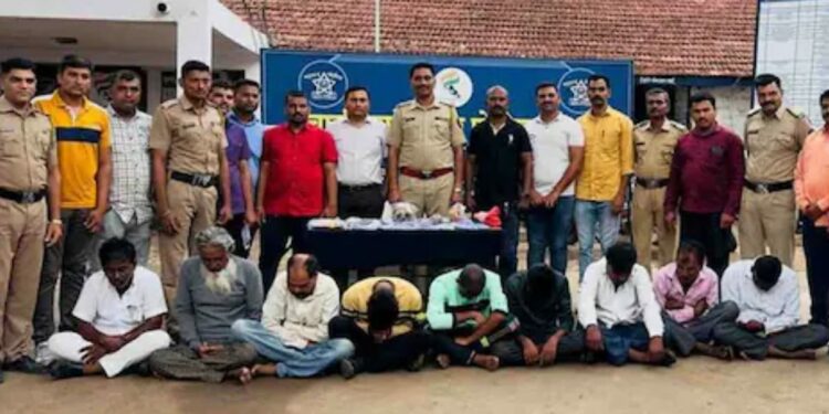 शेतातील पडीक घरात गुप्तधनासाठी अघोरी कृत्य, पोलिसांना माहिती मिळाली अन्.. चाळीसगावातील प्रकार