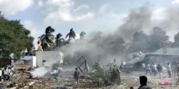 फटाक्यांच्या कारखान्यात भीषण स्फोट, 3 महिलांसह 8 ठार