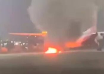 दिल्ली विमानतळावर स्पाइस जेटच्या विमानाला आग ; पहा थरकाप उडवणारा VIDEO