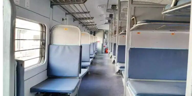 रेल्वेचा मोठा निर्णय! ट्रेन सुटल्यानंतर 10 मिनिटांनी रिझर्वेशन केलेल्या सीटवर पोहोचावे लागेल अन्यथा…