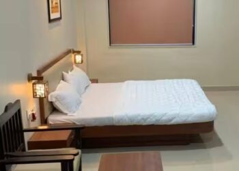 रेल्वे स्थानकावर हॉटेलसारखी रूम मिळवा अवघ्या 100 रुपयांत ; बुकिंग कसे करावे? घ्या जाणून