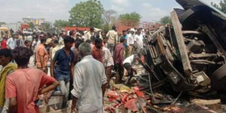 Shirpur : ब्रेक फेल झाल्याने भरधाव कंटेनर थेट हॉटेलमध्ये अन्.. अनेकांचा मृत्यू