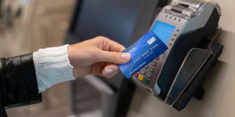 Rupay Vs Visa: लोकांसाठी कोणते कार्ड चांगले आहे? बँका वेगवेगळे कार्ड का जारी करतात?