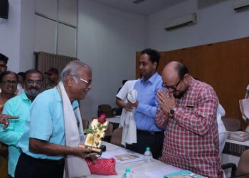 जळगाव : स्वातंत्र्याच्या अमृत महोत्सवानिमित्त निमित्त २२४ स्वातंत्र्य सैनिकांचा जिल्हा प्रशासनाच्या वतीने सन्मान