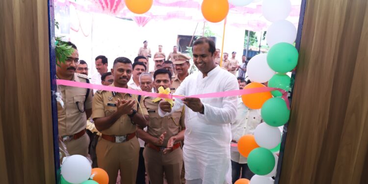 आमदार मंगेशदादा चव्हाण यांच्या निधीतून पोलीस आराम कक्षाचे नूतनीकरण कामाचे लोकार्पण व चार नव्या पोलीस चौक्यांचे भूमिपूजन संपन्न
