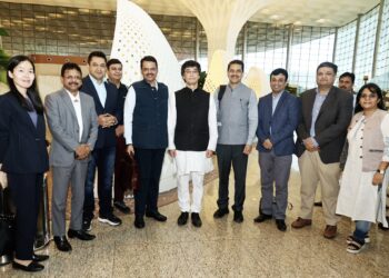 जपान सरकारच्या विशेष निमंत्रणावरून देवेंद्र फडणवीस ५ दिवसांच्या दौर्‍यावर रवाना