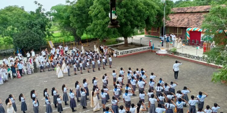 के के इंटरनॅशनल स्कूल मध्ये  स्वातंत्र्य दिन अतिशय जल्लोष पूर्ण वातावरणात साजरा