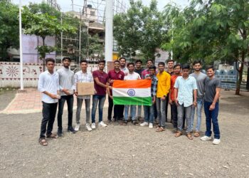 जळगावमधील एलिट क्लबने स्वातंत्र्यदिन साजरा करत गरजूंना अन्नदान केले