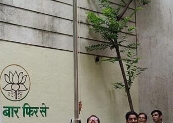 भाजपा कार्यालय आ.सुरेश भोळे {राजूमामा} यांच्या हस्ते झेंडावंदन