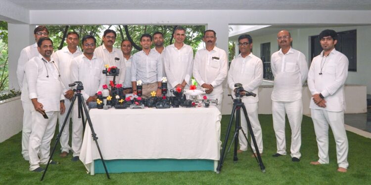 जैन इरिगेशनमध्ये जागतिक छायाचित्र दिवस साजरा