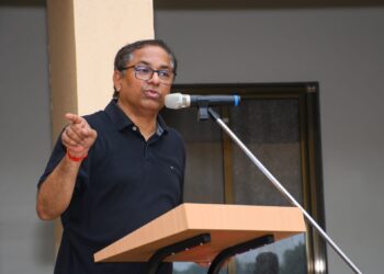 आशावादी अथवा निराशावादी न होता प्रयत्नवादी बना : ज्येष्ठ संपादक आणि विचारवंत डॉ.उदय निरगुडकर