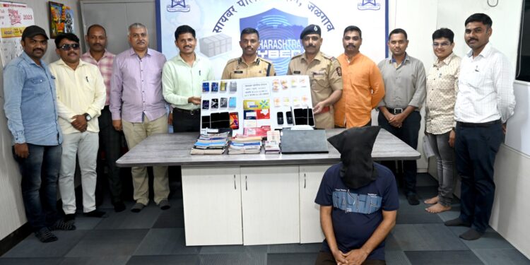 Jalgaon news ; ऑनलाईन लाखों रुपयांची फसवणूक करणारा ‘ठग’ अटकेत