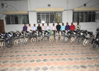 मोटार सायकल चोरी करणारी टोळीचा पर्दाफाश ; १६ टूव्हीलर घेतल्या ताब्यात