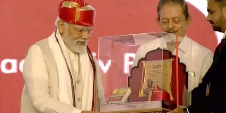 पंतप्रधान नरेंद्र मोदींना लोकमान्य टिळक पुरस्कार प्रदान ; पुरस्कारासह काय काय मिळालं??