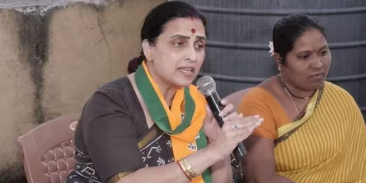 अशा नराधमांना भर चौकामध्ये फाशी द्यायला पाहिजे; गोंडगाव घटनेवरून चित्रा वाघ संतापल्या