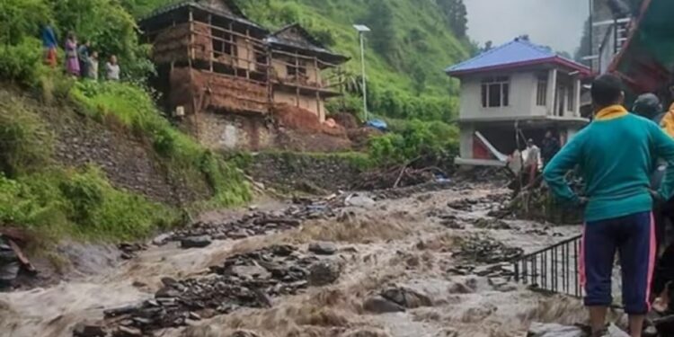 हिमाचलमध्ये पावसाने कहर ; भूस्खलन आणि ढगफुटीत 23 जण ठार