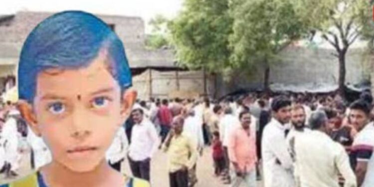 खळबळजनक ! बेपत्ता ९ वर्षीय बालिकेचा मृतदेह कुट्टीच्या ढिगाऱ्याखाली सापडला