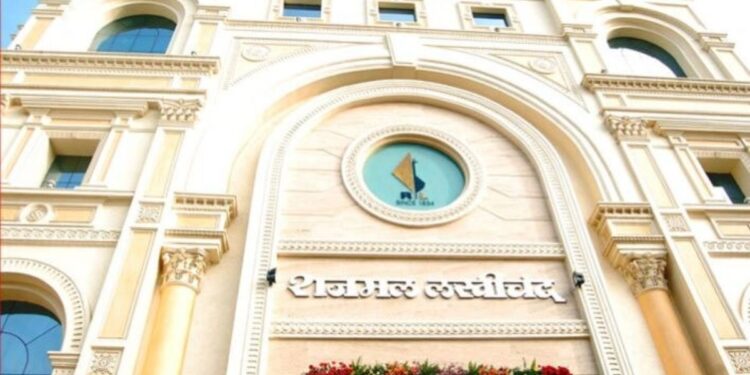 जळगाव शहरातील प्रसिद्ध राजमल लखीचंद ज्वेलर्सवर ईडीची धाड