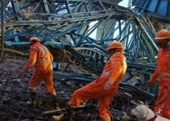 भीषण ! गर्डर मशिन कोसळून 17 कामगार ठार, समृद्धी महामार्गावरील घटना