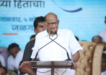 शेतकऱ्यांवार लाठी चालवीणाऱ्यांना जनता धडा शिकविणार – शरद पवार