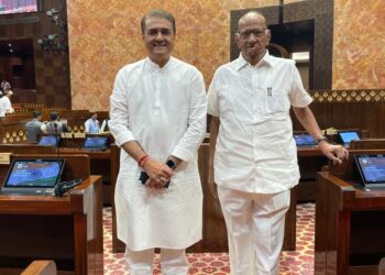 खा. प्रफुल्ल पटेल यांनी राष्ट्रवादीचे अध्यक्ष शरद पवार यांच्यासोबत काढलेल्या एकत्रित फोटोची राजकीय वर्तुळात चर्चा