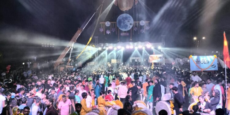 जळगाव ; महिला गोविंदा पथकाने फोडली मानाची दहीहंडी