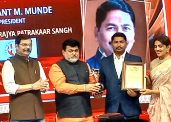 वसंत मुंडे यांना ‘महाराष्ट्राचे अनमोल रत्न’ पुरस्कार