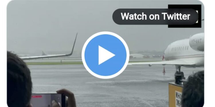 मुंबई विमानतळावर विमान कोसळलं ; व्हिडिओ पहा