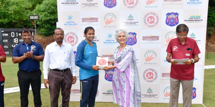 महाराष्ट्र क्रिकेट असोसिएशन आंतरराज्य वरिष्ठ महिला टि-२० क्रिकेट स्पर्धेत पश्चिम बंगाल आघाडीवर