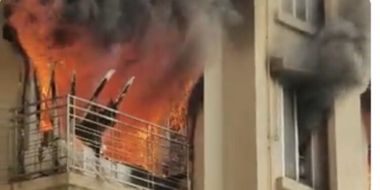 दादर येथे १५ मजली इमारतीला आग ; ६० वर्षीय वृद्धाचा गुदमरून मृत्यू