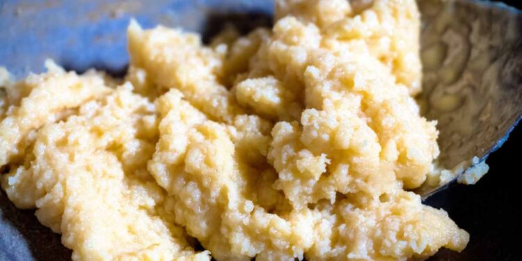 सावधान… सणासुदीला मिठाई, पेढे खाण्याचा विचार करताय…भुसावळला बारा लाखांचा भेसळयुक्त खवा जप्त