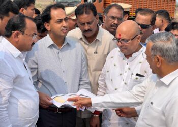 शिव महापुराण कथेच्या कार्यक्रम स्थळांची पालकमंत्र्यांनी केली पाहणी