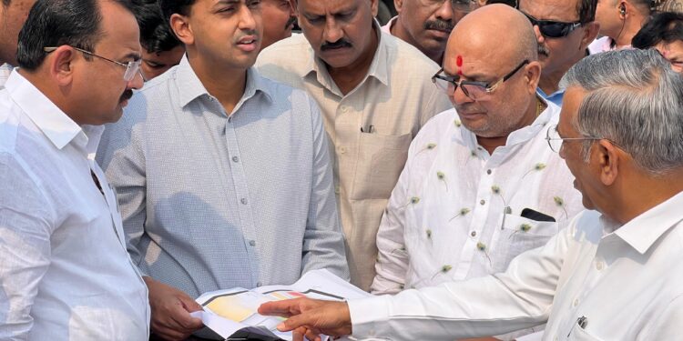 शिव महापुराण कथेच्या कार्यक्रम स्थळांची पालकमंत्र्यांनी केली पाहणी