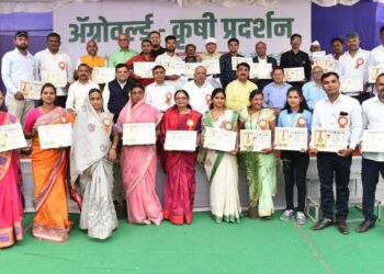 शेती टिकविण्यासाठी अ‍ॅग्रोवर्ल्डच्या चळवळीत सहभागी झाले पाहिजे  – खा. उन्मेष पाटील यांचे शेतकर्‍यांना आवाहन ; अ‍ॅग्रोवर्ल्डतर्फे शेतकरी, उद्योजकांचा पुरस्काराने सन्मान