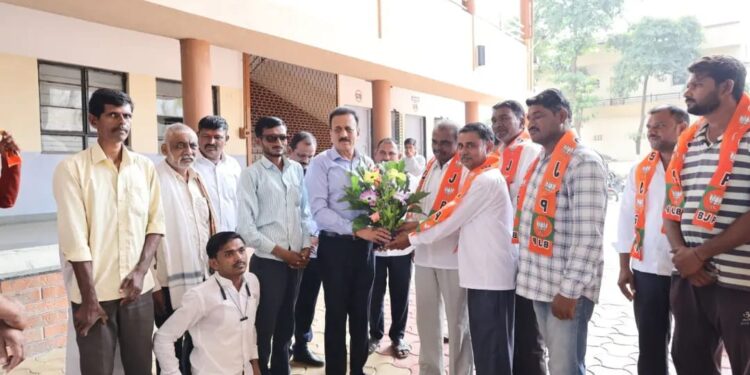 जामनेर : राष्ट्रवादी काँग्रेसच्या ‘या’ पदाधिकाऱ्यांचा ना. गिरीश महाजणांच्या उपस्थितीत भाजपात प्रवेश