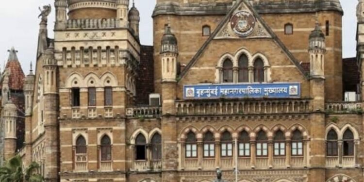 मुंबईतील रस्ते धुण्यासाठी १००० टॅंकर ; रस्त्यांवरील धूळ साफ करण्यासाठी विशेष पथके 