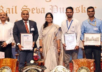 रेल्वे विभागातील 13 कर्मचार्‍यांचा विशिष्ठ सेवा पुरस्काराने सन्मान