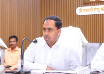 जळगाव जिल्ह्यातील नगरपालिका मुख्यधिकाऱ्यांना जिल्हाधिकाऱ्यांनी दिल्या ‘या’ सूचना