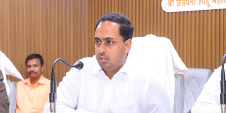 जळगाव जिल्ह्यातील नगरपालिका मुख्यधिकाऱ्यांना जिल्हाधिकाऱ्यांनी दिल्या ‘या’ सूचना