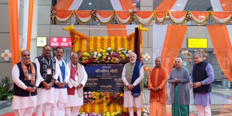 पंतप्रधान नरेंद्र मोदींच्या हस्ते अयोध्यात15,700 कोटीच्या विविध विकास प्रकल्पांचे उद्घाटन, लोकार्पण आणि भूमीपूजन