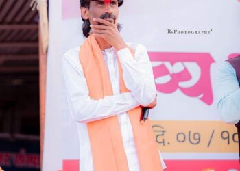 क्रिकेटच्या मैदानात मनोज जरांगेंची जोरदार फटके बाजी ; व्हिडीओ तुफान व्हायरल