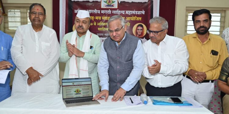 महाराष्ट्राला अभिमान वाटेल असे साहित्य संमेलन अमळनेर येथे होईल : डॉ. नरेंद्र पाठक