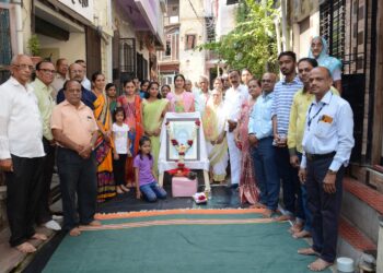 बहिणाबाई चौधरी मेमोरियल ट्रस्टतर्फे चौधरी वाड्यात   कवयित्री बहिणाबाई चौधरी यांचा ७२ वा स्मृतिदिन साजरा